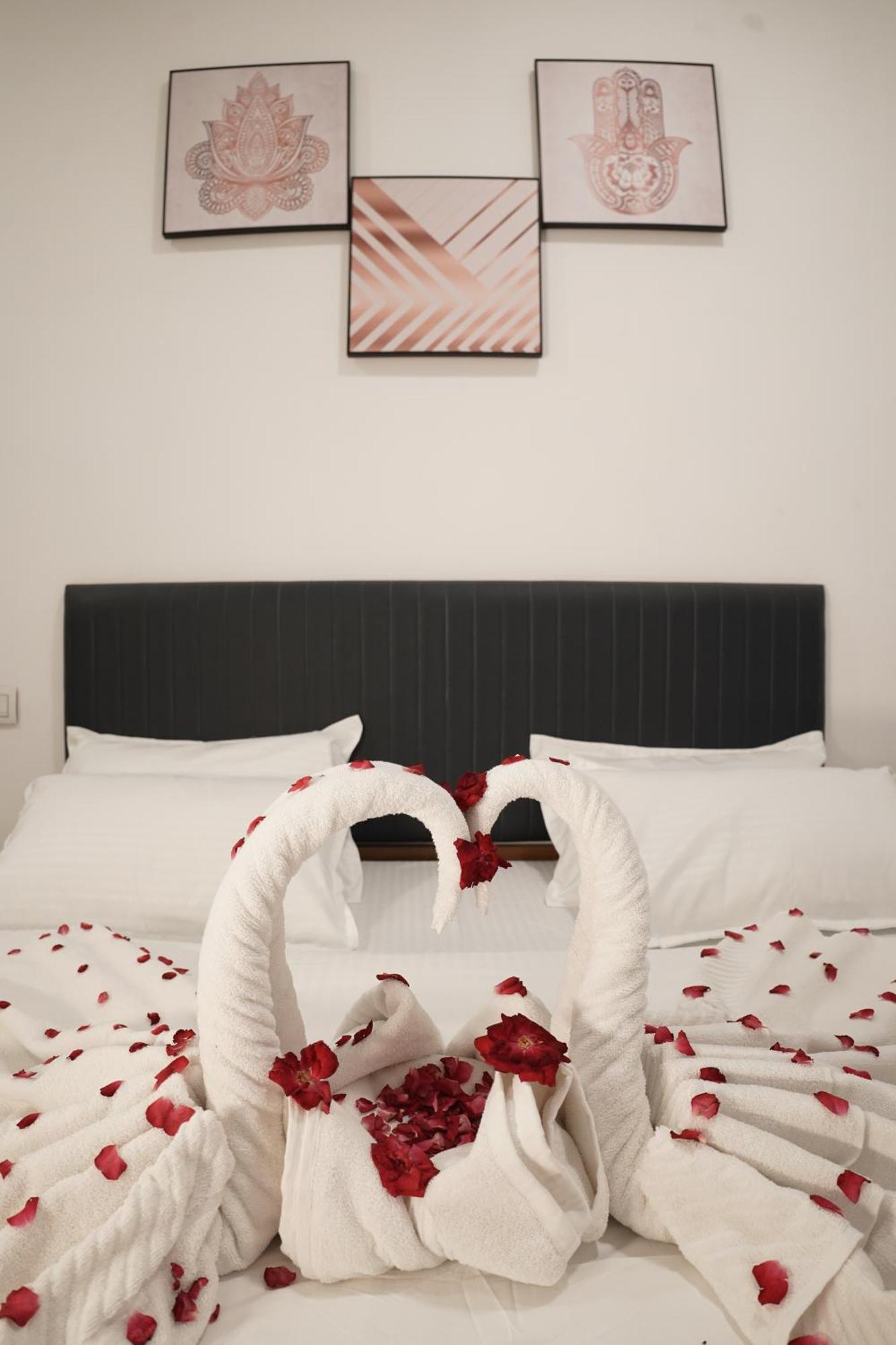 Hotel Royal Accord Сурат Экстерьер фото