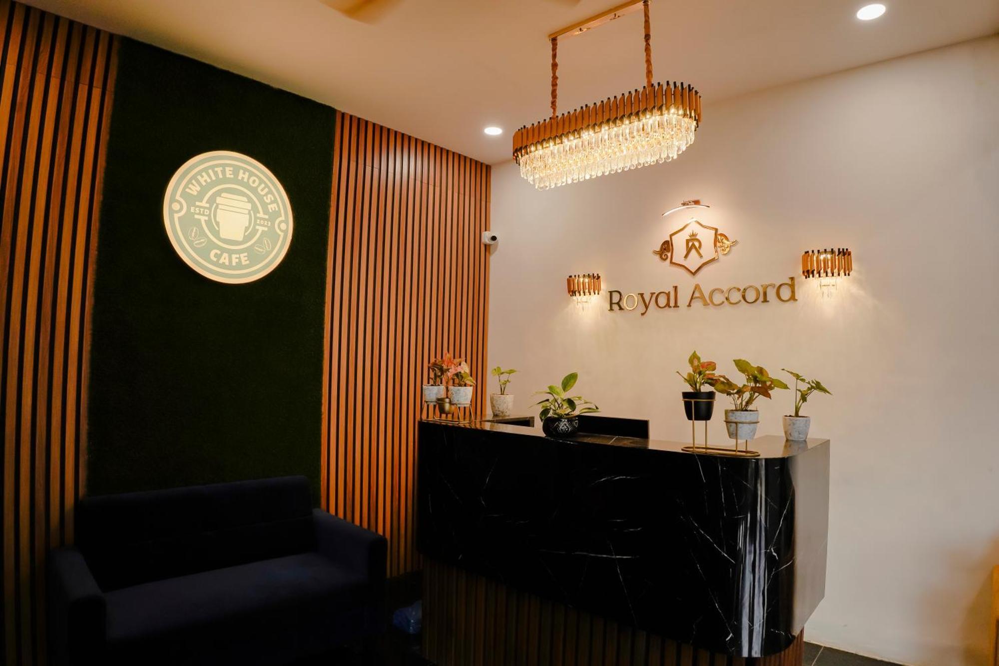 Hotel Royal Accord Сурат Экстерьер фото